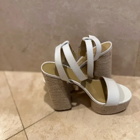 Elegant White Platform Sandals - Picture 1 of 5